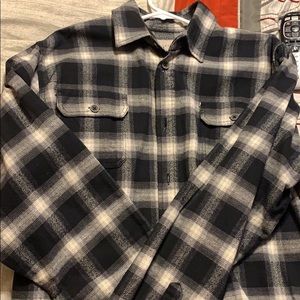 Men’s black & white flannel